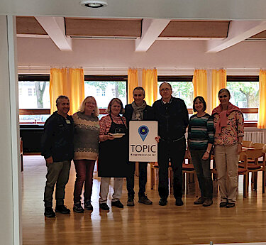 José Pereira vom Projekt „Fairteilen“, Petra Mota vom Projekt „Fairteilen“, Rosmarie Ehm, Erster Bürgermeister Norbert Seidl, Pfarrer Stefan Menzel, Reinhild Friederichs und Maria Drexler von Caritas José Pereira vom Projekt „Fairteilen“, Petra Mota vom Projekt „Fairteilen“, Rosmarie Ehm, Erster Bürgermeister Norbert Seidl, Pfarrer Stefan Menzel, Reinhild Friederichs und Maria Drexler von Caritas